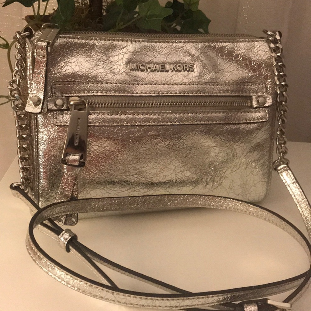 👌🔥RARE 💯Michael Kors silver bag